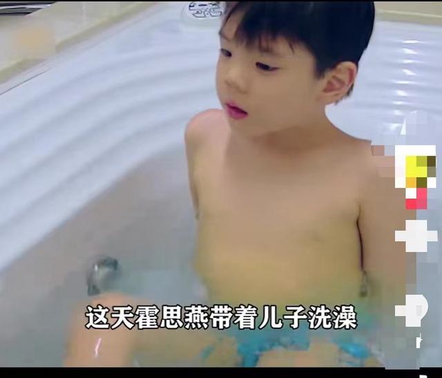 母子“嘴对嘴亲吻”不害臊,以爱的名义满足私欲的行为,该打破了