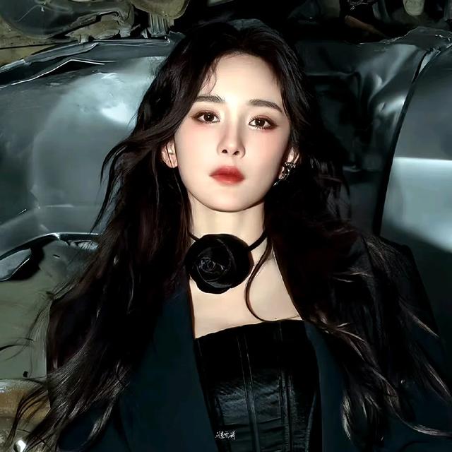 \杨幂‘幂’力全开，首登《Perfect》封面，这波操作，我给满分！