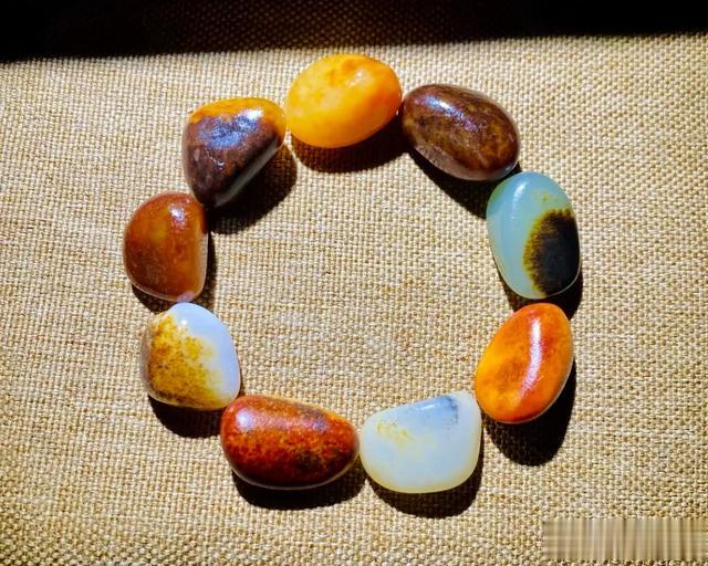 玉石玩家备忘录!和田玉藏品无比纠结的二选一!