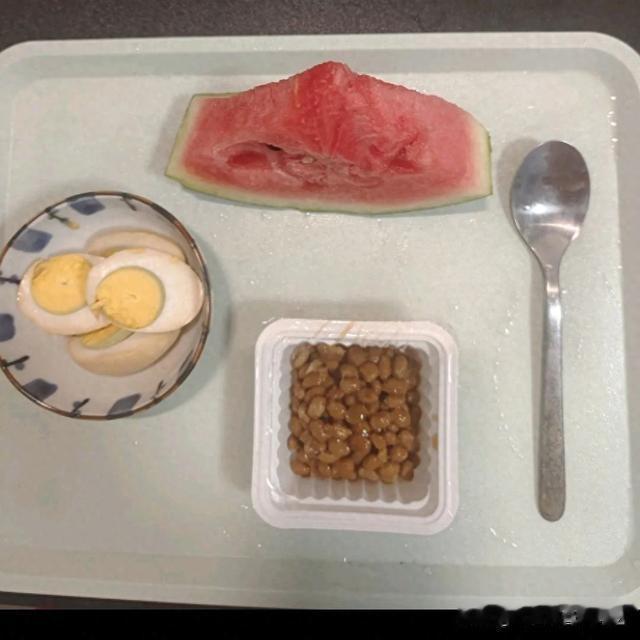 上海女子月入2w不结婚,晒一人餐走红朋友圈,网友:白给我都不吃