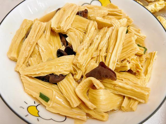 河北女子晒老公做的家宴火了,3荤5素8道菜,网友:最多值100块钱