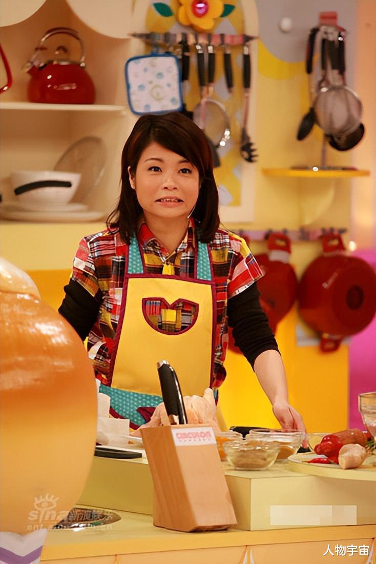 她外貌平凡事业如日中天,每段情均遭插足,抱过多位帅哥53岁未婚