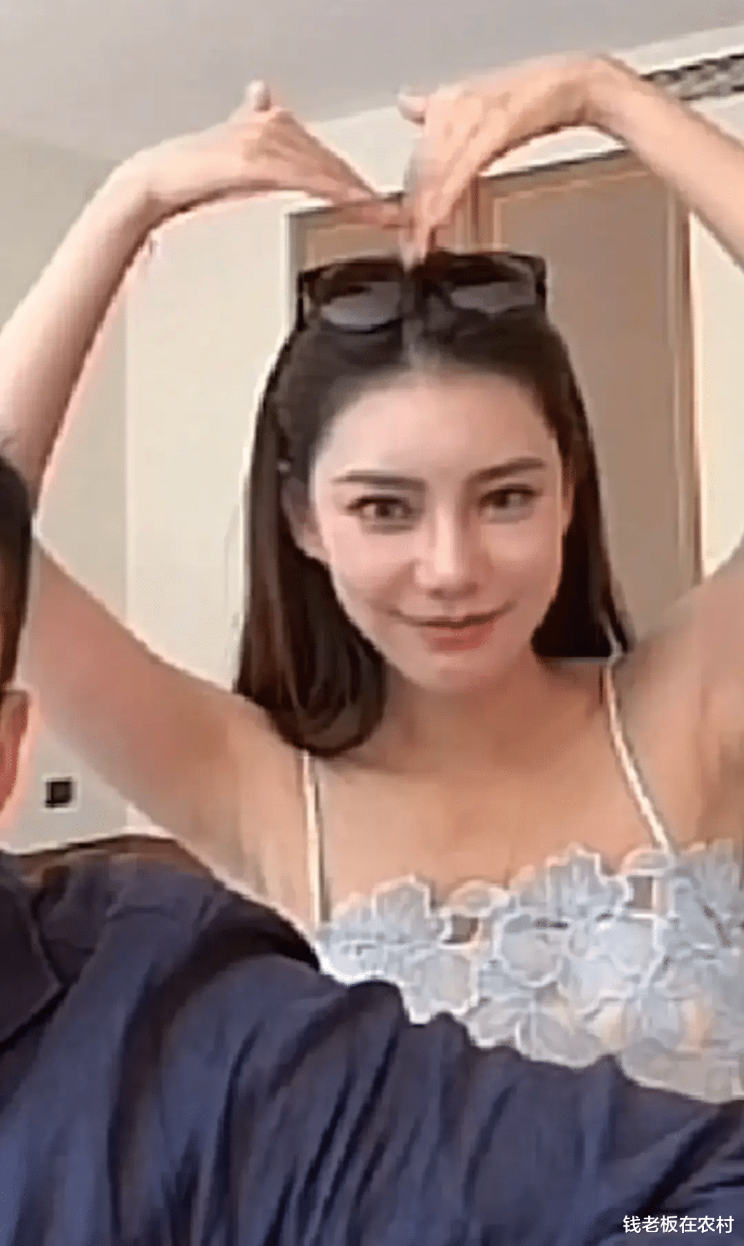 汪小菲夫妇合体直播两个小时卖了300多万,吊打大S的走花路!