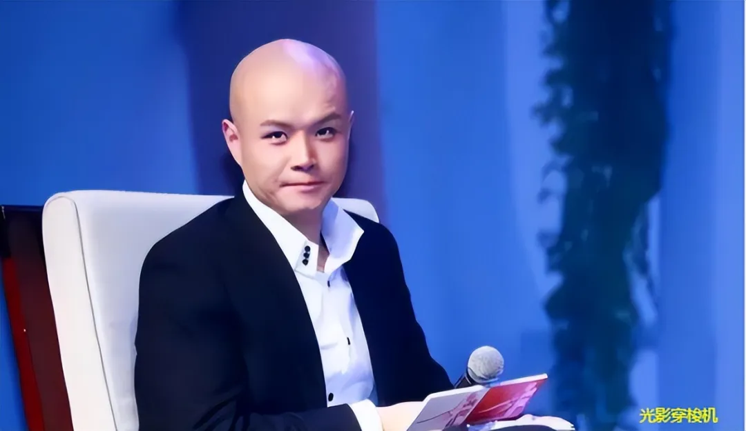 开豪车住豪宅，48岁的乐嘉，如今已经在美国过上了富人生活