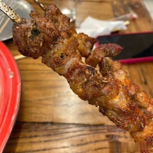 林更新回老家撸串,点了一箱啤酒,喝得面红耳赤,网友:过于真实