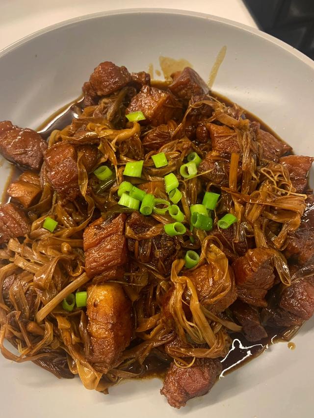 建议女人:别太节俭,常吃这4种食物,美容淡斑,气色好显年轻!