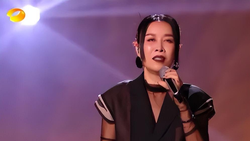 外国知名声乐老师：那英不是国宝级歌手，水平和汪苏泷差不多