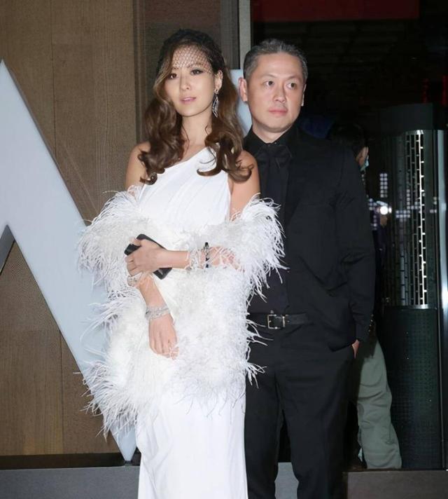 13岁时被富豪狂追了六年,长了一张旺夫脸,当初一晚狂赚了13亿