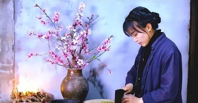 时隔一年李子柒再度营业,近照堪比毁容,她经历了什么?