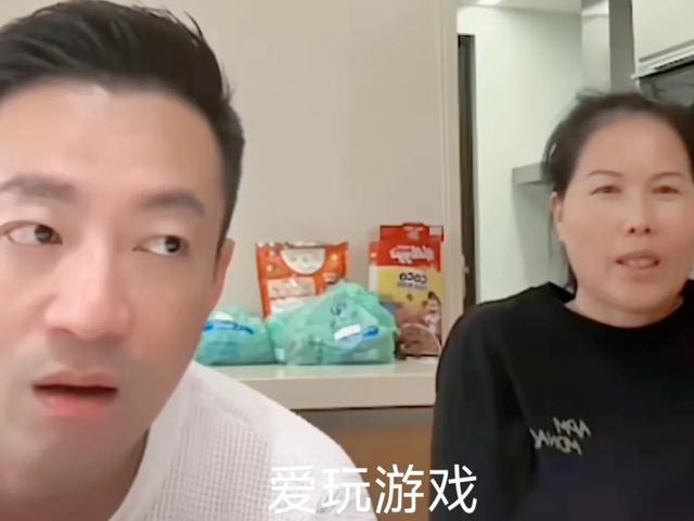 张兰情绪失控!直播模仿大S,暗示3胎,16年的小孙子引发争议