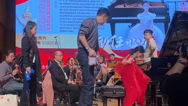 经超女儿与林永健儿子同场演出，大竣获钢琴赛一等奖40余次，好牛