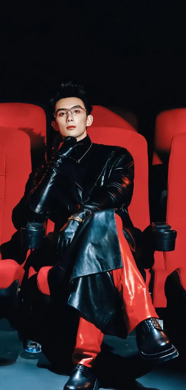 平心而论,内娱真正的绝色美男只有12位,他们酷帅雅痞,清新性感