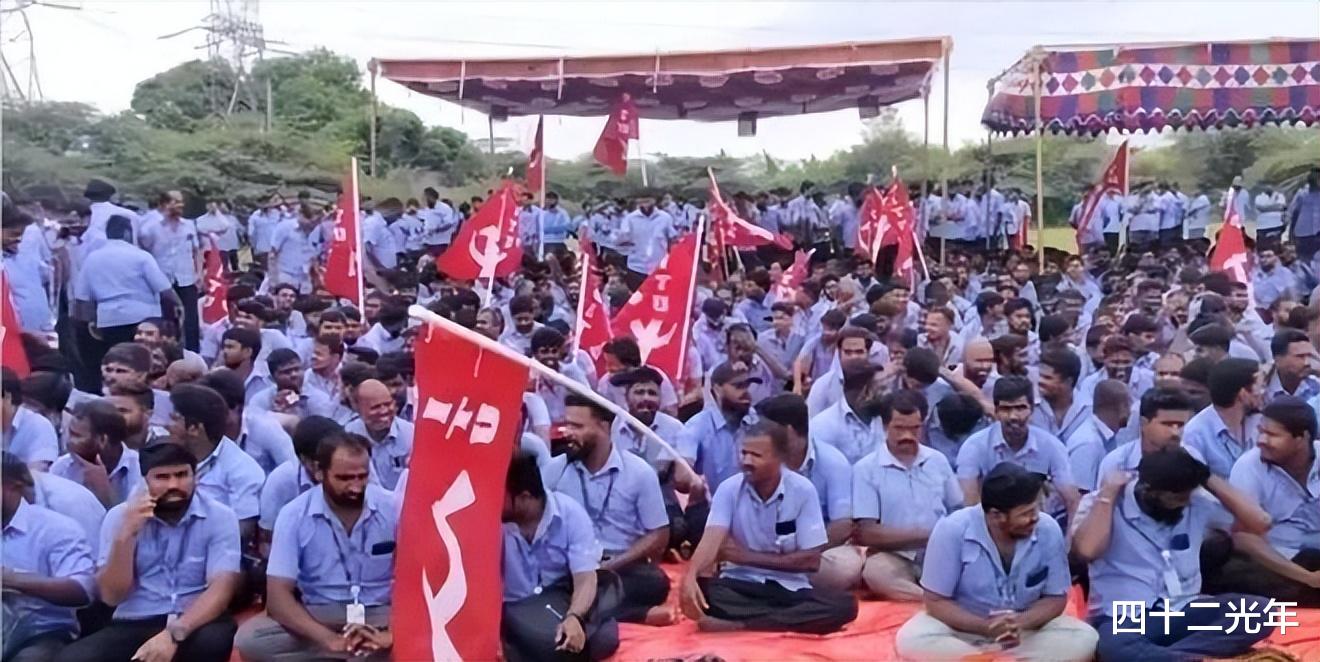 印度工人加油，三星印度工厂的世袭岗位你们值得拥有！