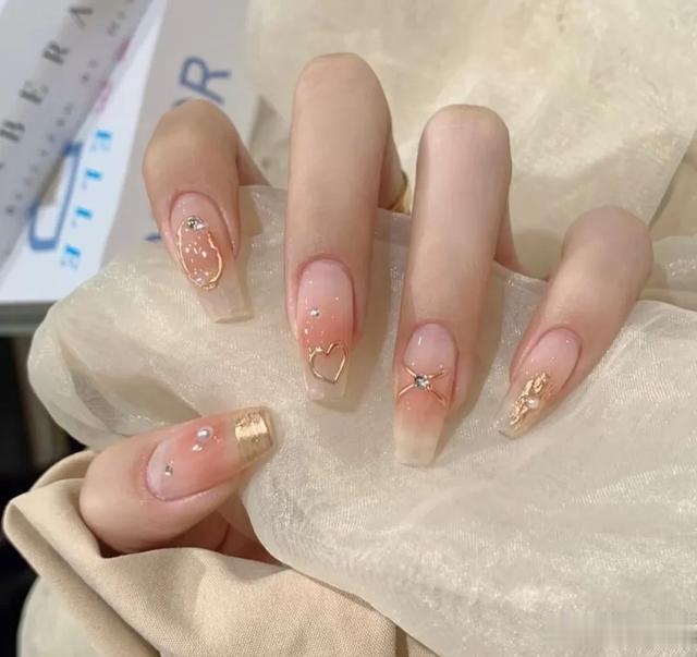 火遍全网的美甲爆款!