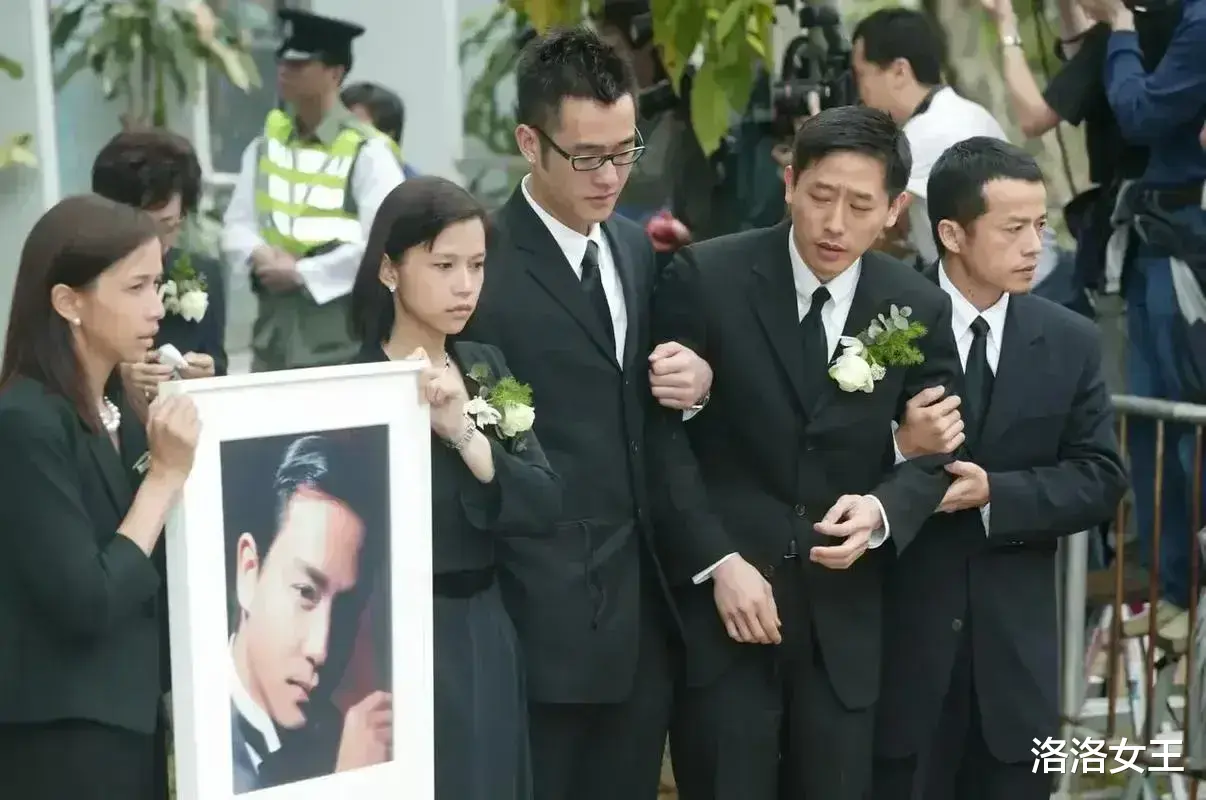 曝唐鹤德有新欢还代孕!照片配文“父爱”太蹊跷,本人已私密账号