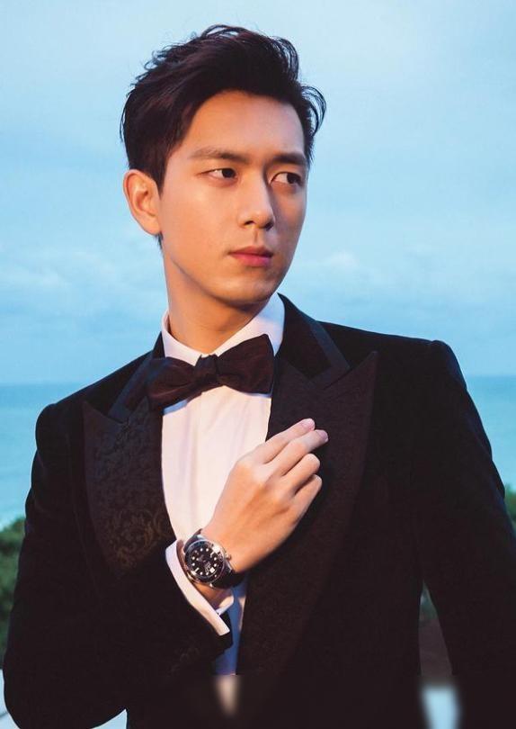 李现刘亦菲恋情疑似坐实？同游照流出，网友炸锅：这婚我不同意！