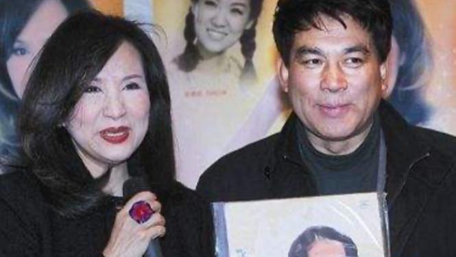 她早就不是中国籍了？屡次登上春晚走红，当初嫁给洋老公遭嫌弃