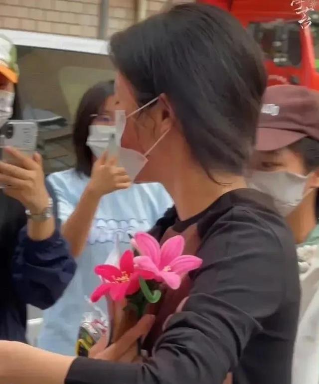 原来卢昱晓粉丝也知道邋遢啊,实在不行,公司私服配一个造型师吧