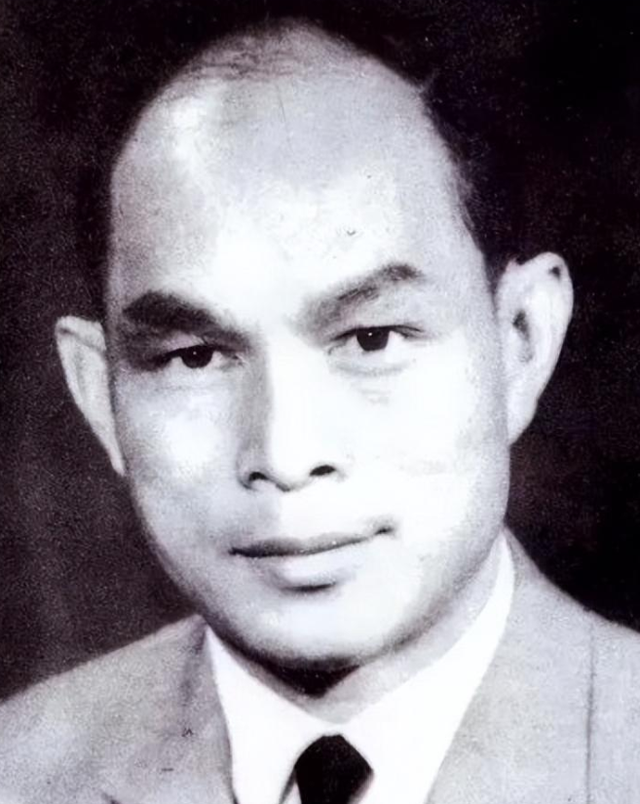 冯坚妮:离异带娃仍能嫁给霍英东,被宠52年生2子,最后分到50亿