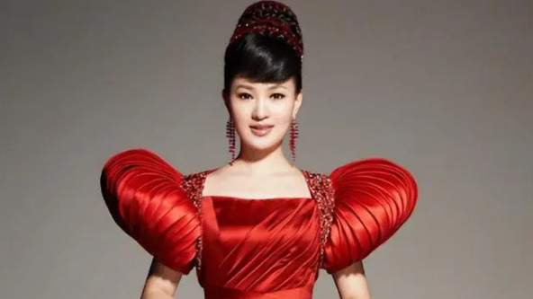 雷佳|她是第一位博士歌唱家，上春晚是家常便饭，家庭事业竟然双丰收？