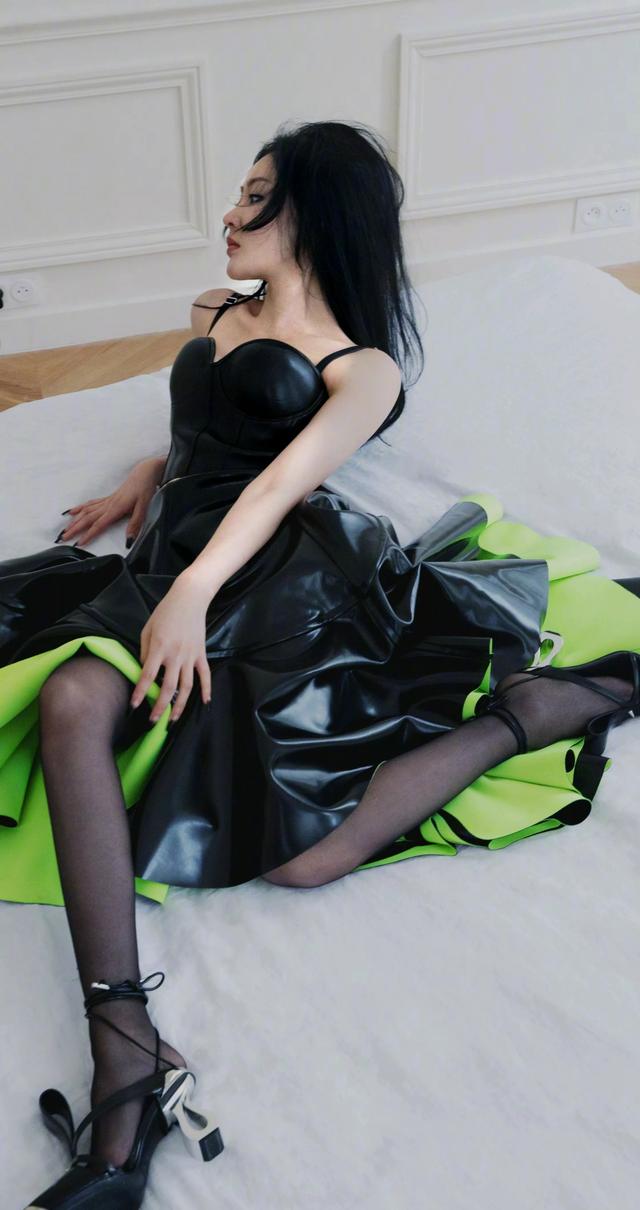 张天爱时尚芭莎封面 ???，你们说美不美呀！