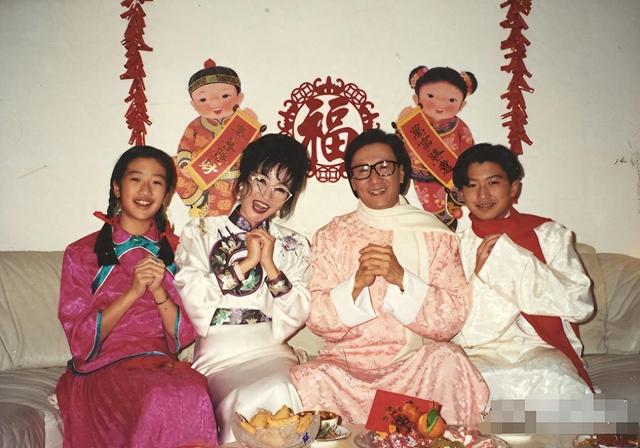 扎心!谢贤一家1986年春节家宴视频曝光,网友:我家现在也吃不上