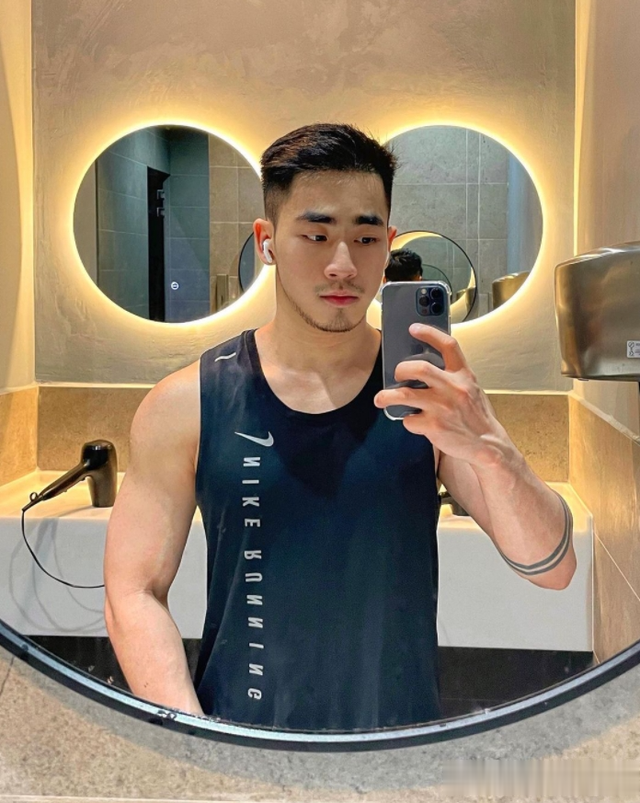 “两边铲光，中间不动”，2024男生潮流发型，剪这3款太帅了