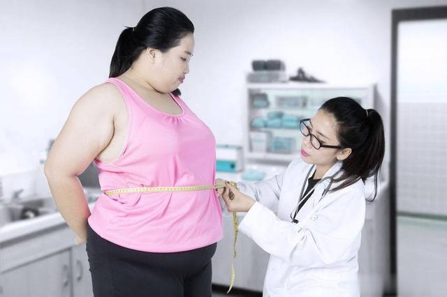 美女体重不过百？提醒女性：体重在这个范围都算正常，不用减肥！
