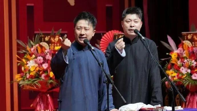 德云社李鹤东迎来36岁生日，纲丝节翻包袱反击同行