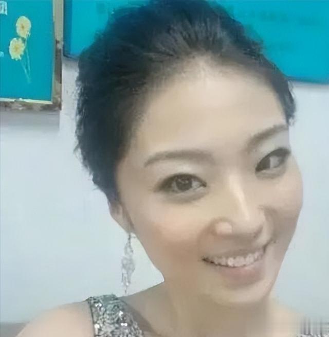 一央视主持人离世！被男友连捅7刀，生命定格在28岁