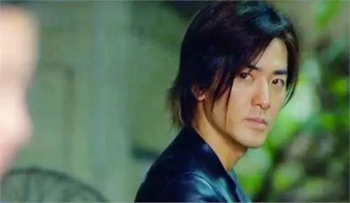 别可怜郑伊健了!妻子蒙嘉慧撕开他这层遮羞布,难怪他会长住日本