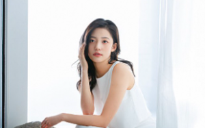 在世情短剧里搞直啵后，我掌握了赚钱的规律：踹飞家暴男老公，赚10w，让恶毒婆婆破防，又赚10w！