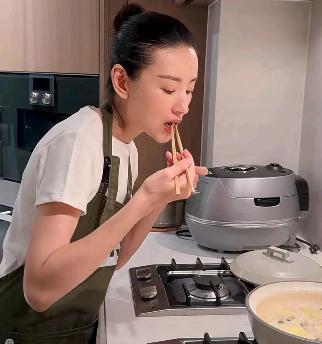 董洁晒蔬菜豆腐锅,百万人围观,评论区爆了,网友:简单易上手