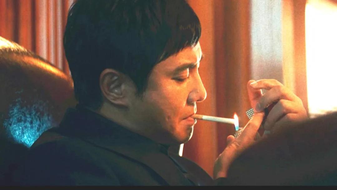 沈腾6年前黑帮片改名《逆鳞》上映！演大哥耍狠开枪，网友：想笑