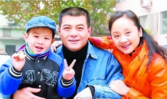 唐静:前夫和秦海璐结婚后,独自陪儿子长大,如今的选择令人泪目