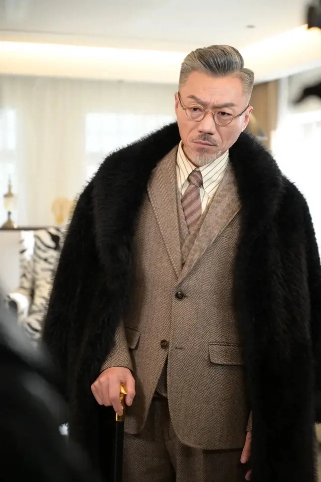 《群星闪耀时》演员肖万阁因肠穿孔去世，享年52岁，抢救照曝光！