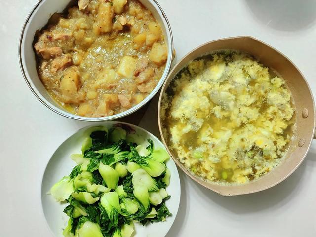 上周在家做饭不多，只有四顿