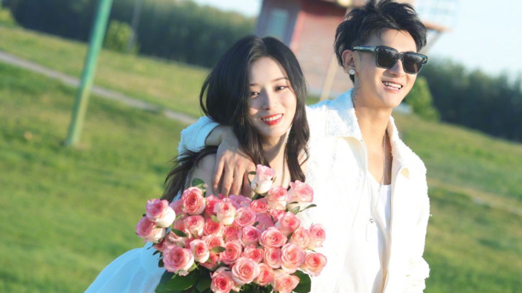 黄子韬官宣恋情被骂惨，大批粉丝脱粉：不如鹿晗，不尊重、不祝福