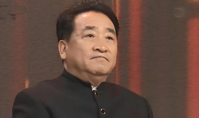 姜珊：被爸爸姜昆掐断明星梦，因一段相声被内涵，年近五十仍单身