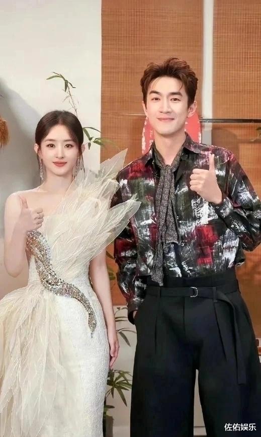 赵丽颖频繁辟谣新恋情，林更新疑隔空再度表白，个性穿搭引争议