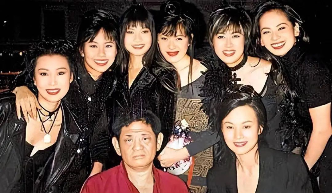 他年赚56亿花20亿泡妞,家中养着百位美女,晚年留给儿子26亿巨债!