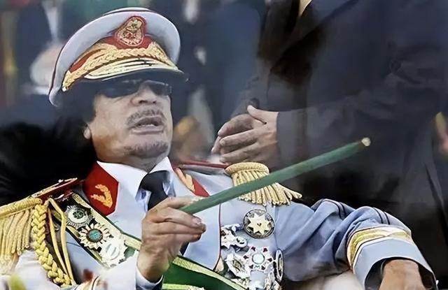 曝三只羊女主播被抓,聊天记录曝光,卢文庆认怂曾志伟连夜避嫌?