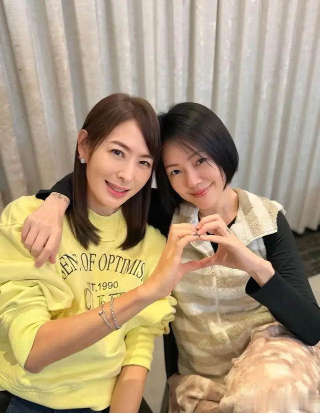 大S闺蜜透露了大S告别会现场情况，其中俩细节显得汪小菲有些无辜