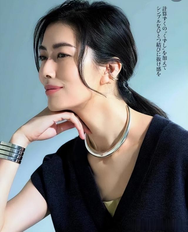 女人一旦上了年纪,发型+打扮决定你的一切!瞧日本主妇这样多美