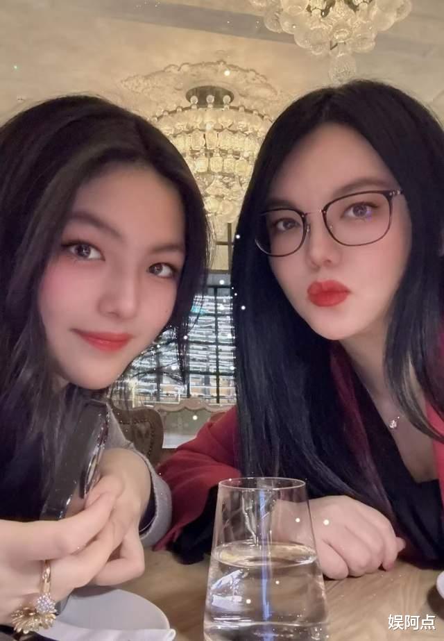 王诗龄在国外喜提豪车了!李湘负责刷卡买单,全球只有700台!