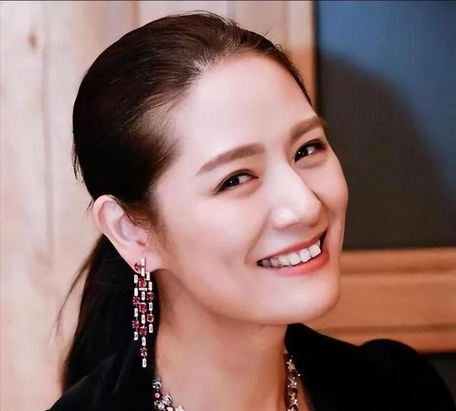 前夫患病手术，小三终身瘫痪，如今才发现，名模马艳丽赢麻了