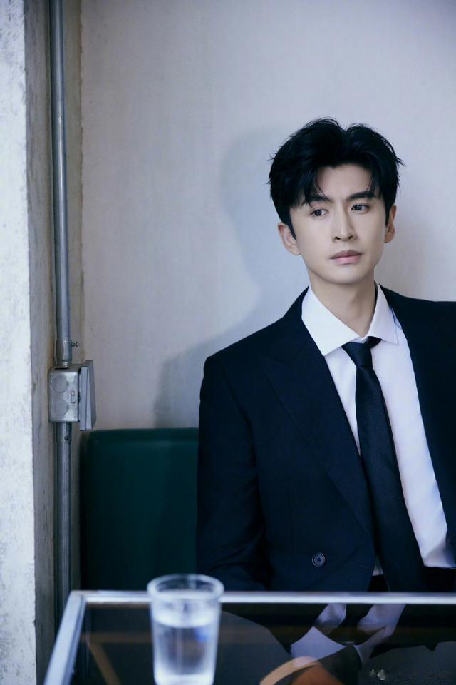 炸锅了!张云龙豆瓣简介女友一栏已改成娜扎,网友热议啥时官宣?