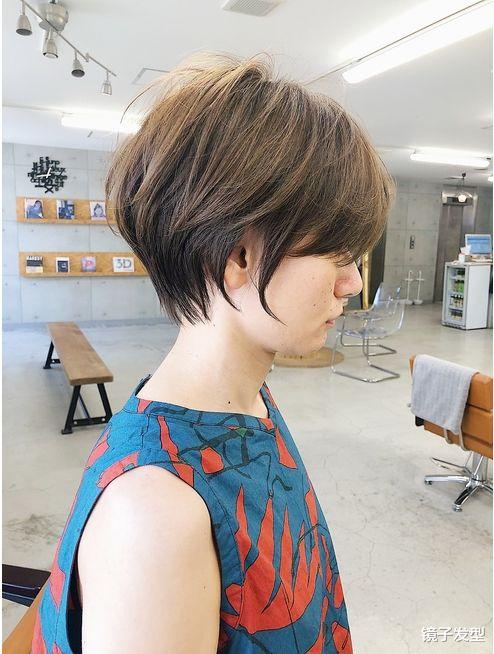 女士剪什么短发比较好?半露耳短发,时尚又富层次感