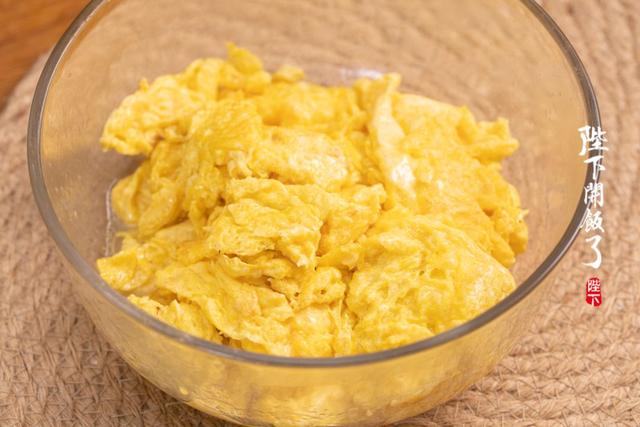 ? 鸡蛋别只知道炒西红柿！试试这道，咸中带甜，成菜超超惊艳！