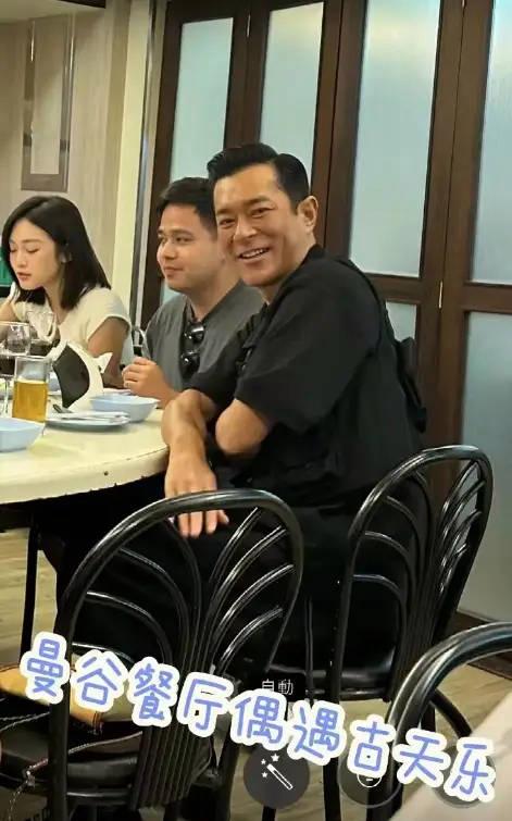 古天乐现身泰国餐厅,满脸沧桑发际线后移,年龄感明显,男神老了